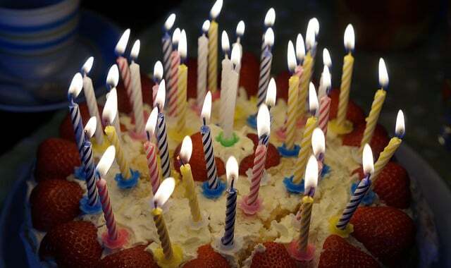 supersticiones buena suerte soplar velas tarta cumpleaños
