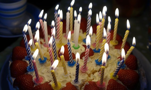 supersticiones buena suerte soplar velas tarta cumpleaños