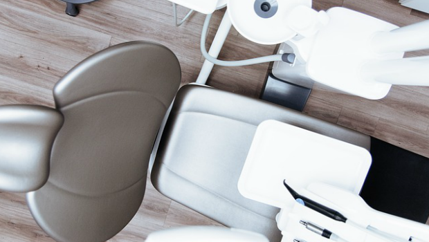 ¿Cuántas veces al año es necesario ir al dentista y por qué?